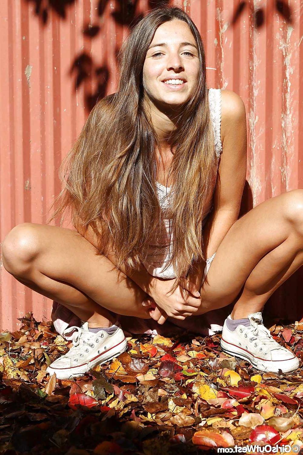 16P Skinny teenie spreading her hairy pussy