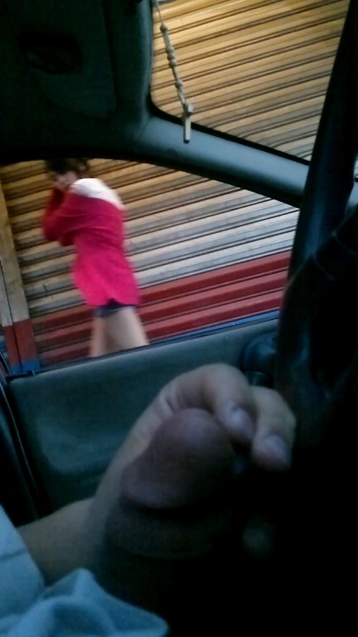 15P Flashing, exhibicionismo, mostrando el pene en la calle 3