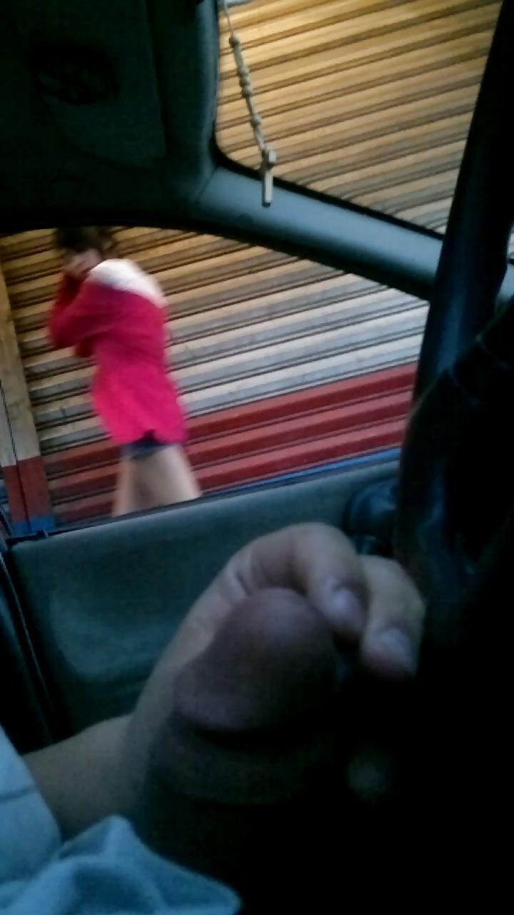 15P Flashing, exhibicionismo, mostrando el pene en la calle 3