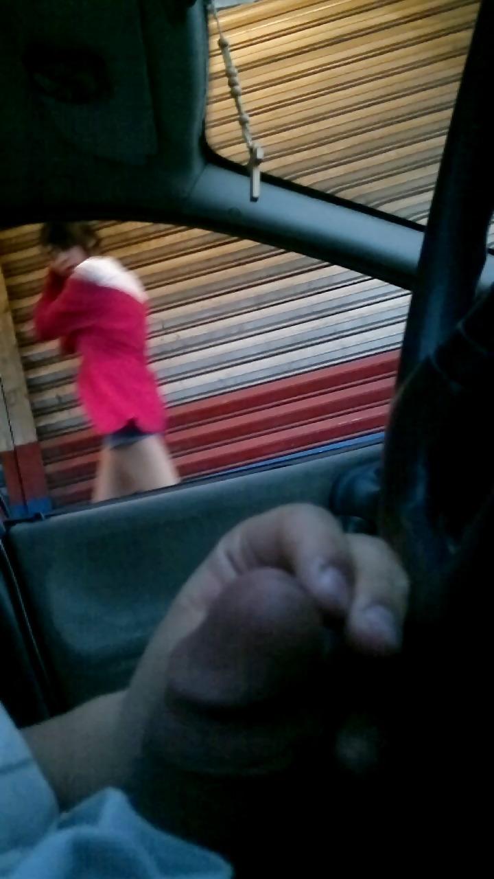 15P Flashing, exhibicionismo, mostrando el pene en la calle 3