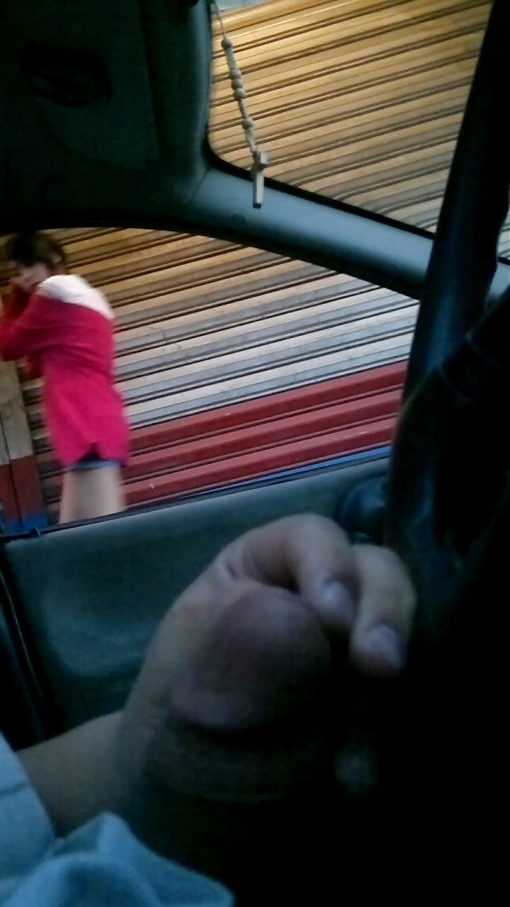 15P Flashing, exhibicionismo, mostrando el pene en la calle 3