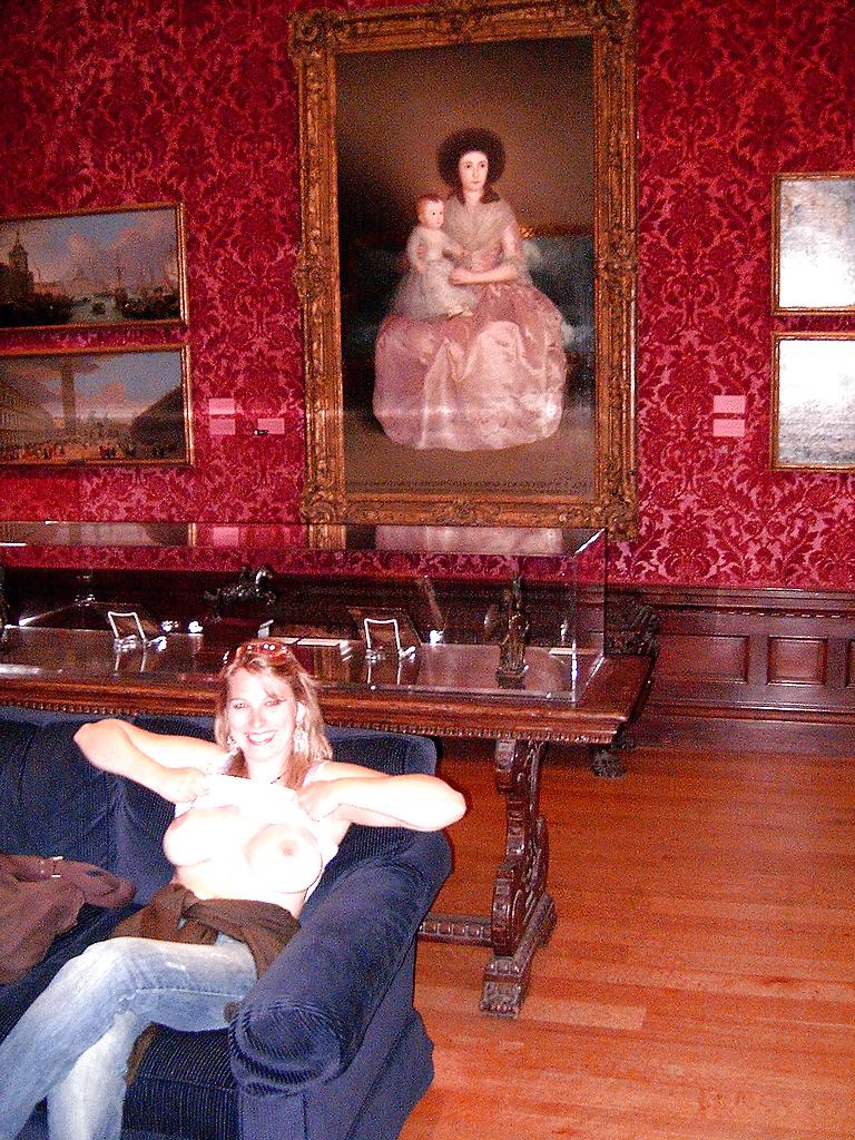 25P Boob Flash