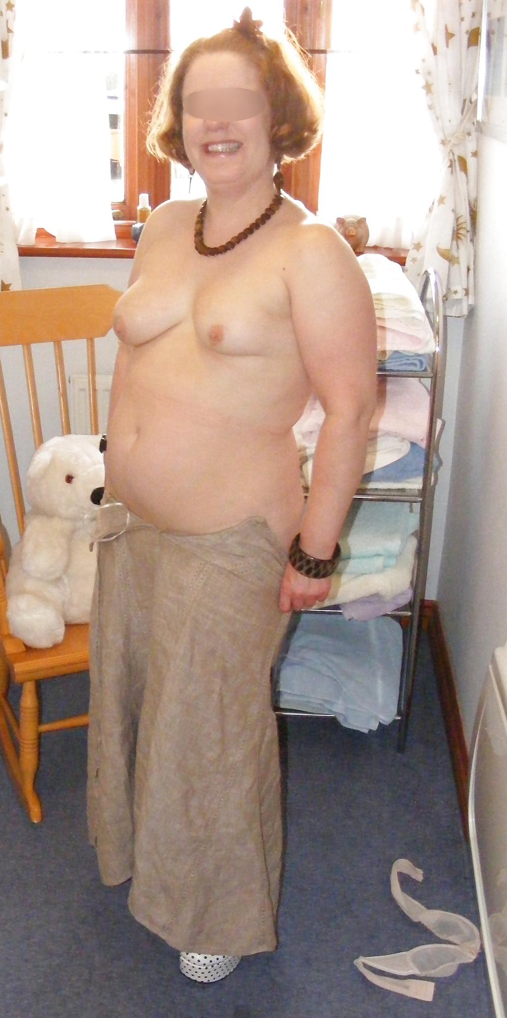 25P Slutty secretary in polka dot platforms