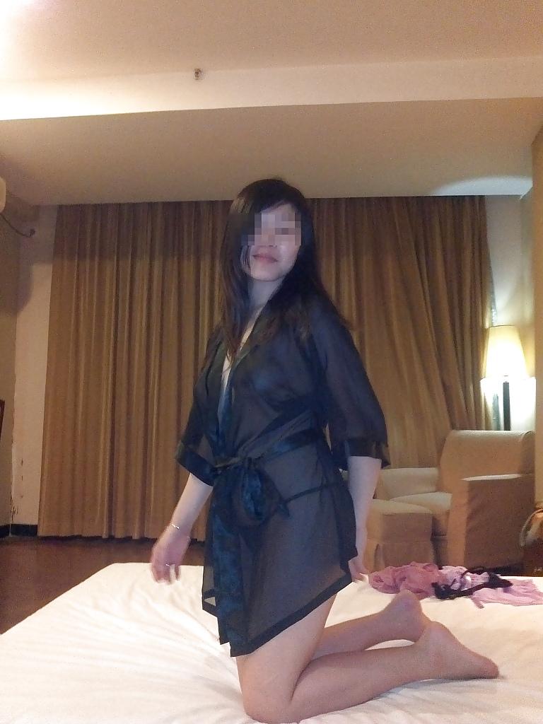 11P Chinese milf in black lingerie