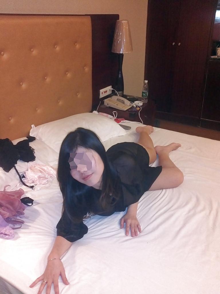 11P Chinese milf in black lingerie