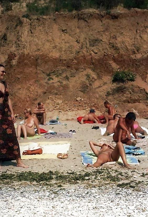 25P Nude Beach Girls