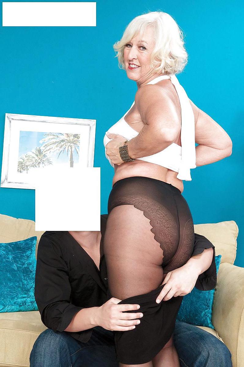 14P Very nice blowjob from mature woman