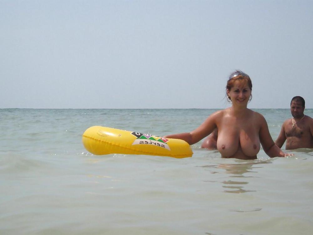 20P Naked beach 43.
