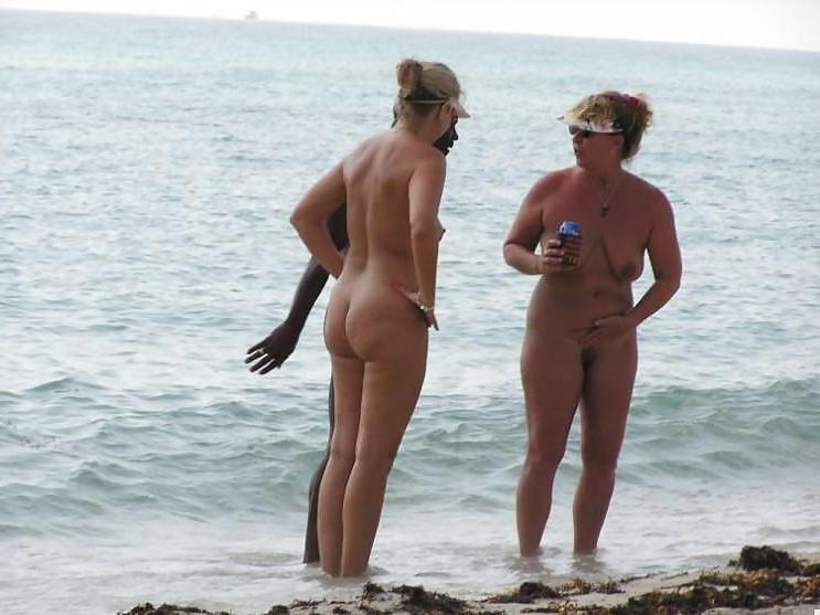 20P Naked beach 43.