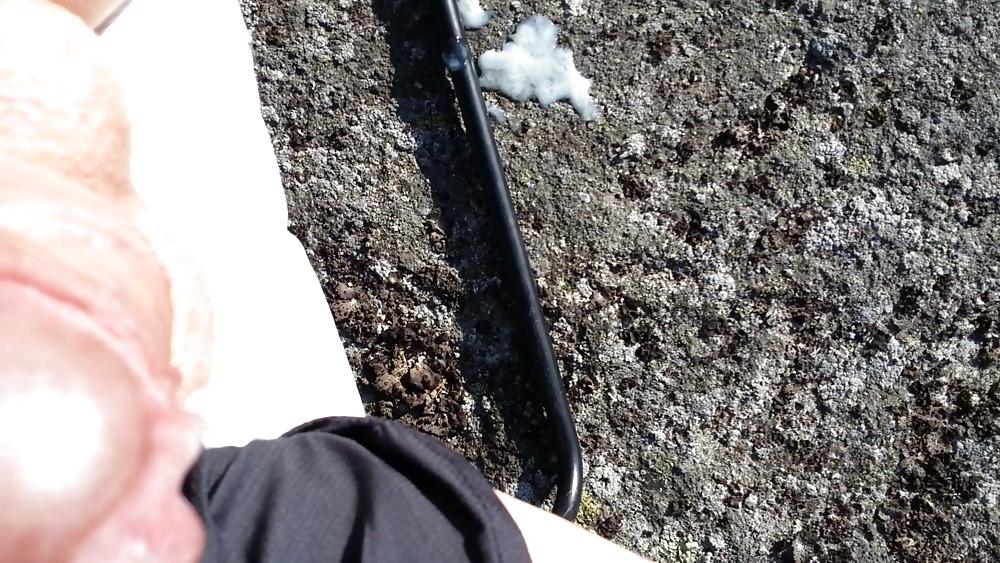 18P Fast Risky Cumshot At The Sunny Beach!