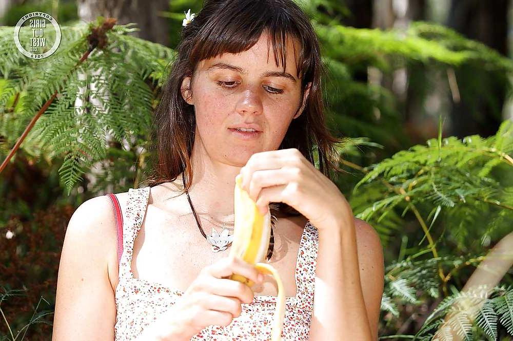 16P Young amateur girl with a big hairy pussy