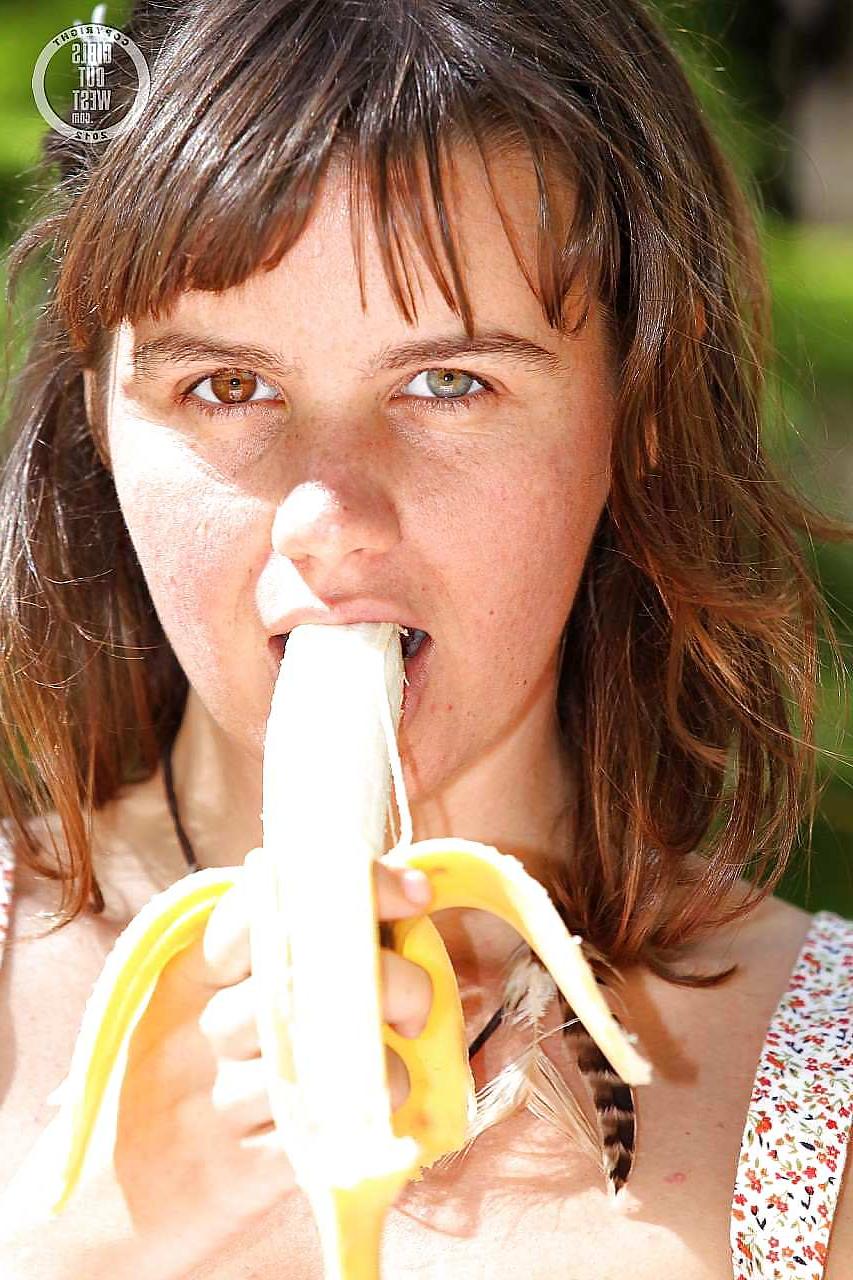 16P Young amateur girl with a big hairy pussy
