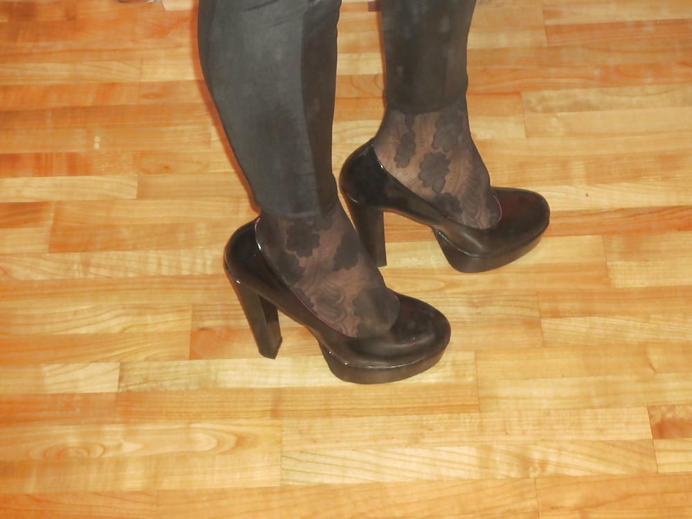 15P More High Heels, Nylons and Sperm