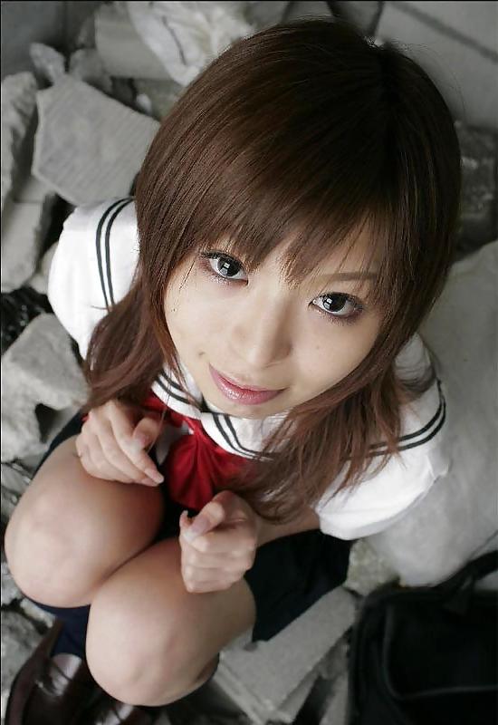 8P Japanese Schoolgirl Riko Araki!