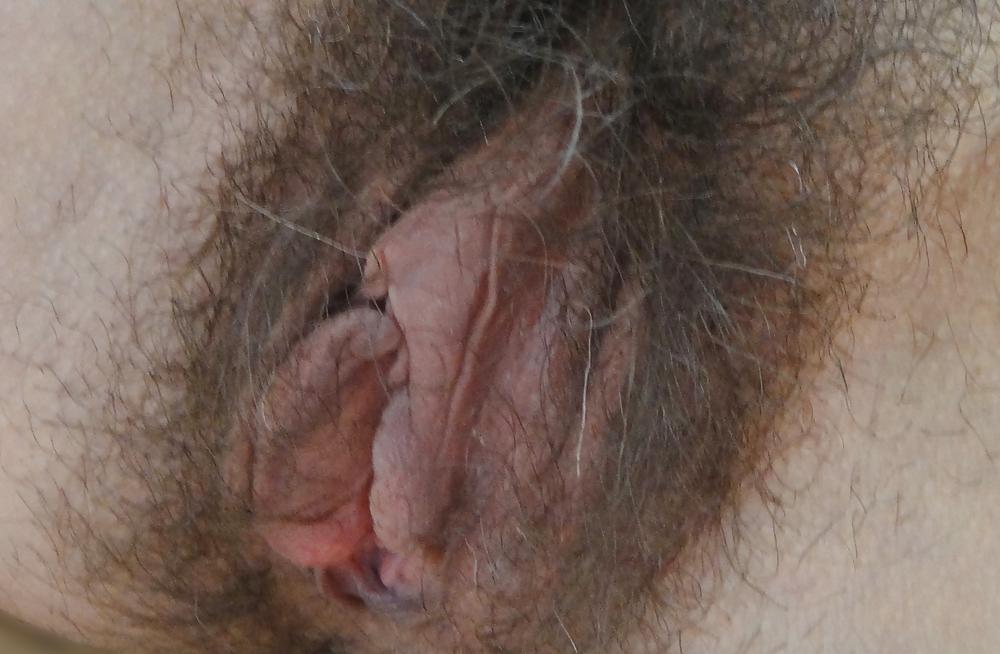 5P Huge close-ups of my hairy pussy