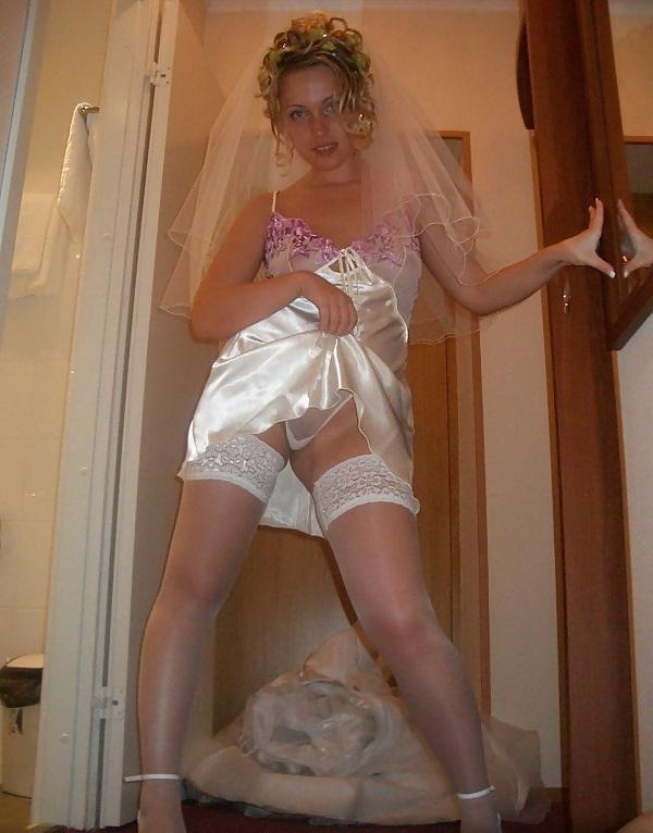 13P Blond woman needs honeymoon fuck