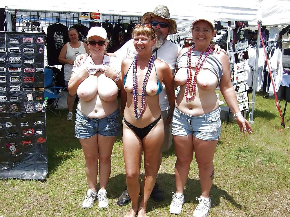 15P Flashing Females 26