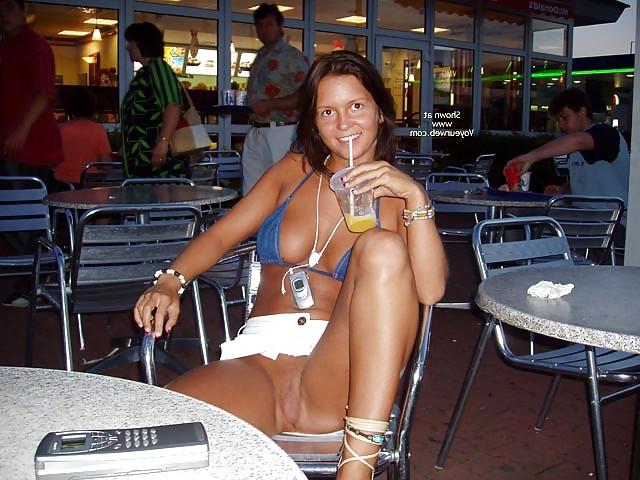 25P Public pussy flashing, fanny flashing, Showing off.