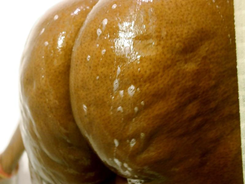 25P Thick Black MILF Washing Her Big Ass