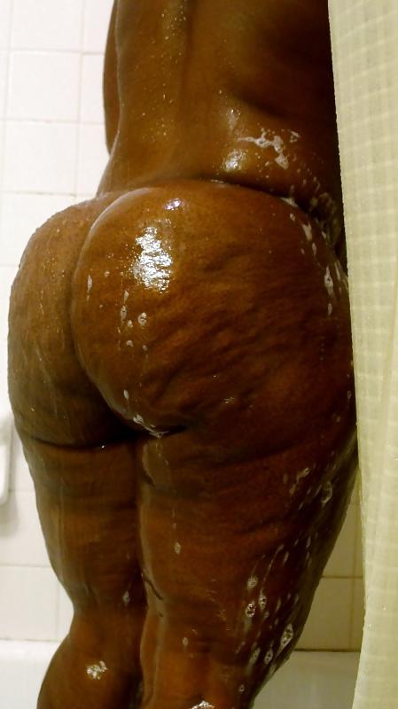 25P Thick Black MILF Washing Her Big Ass