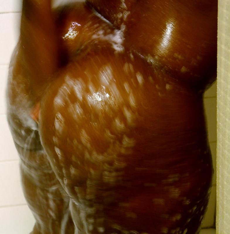 25P Thick Black MILF Washing Her Big Ass