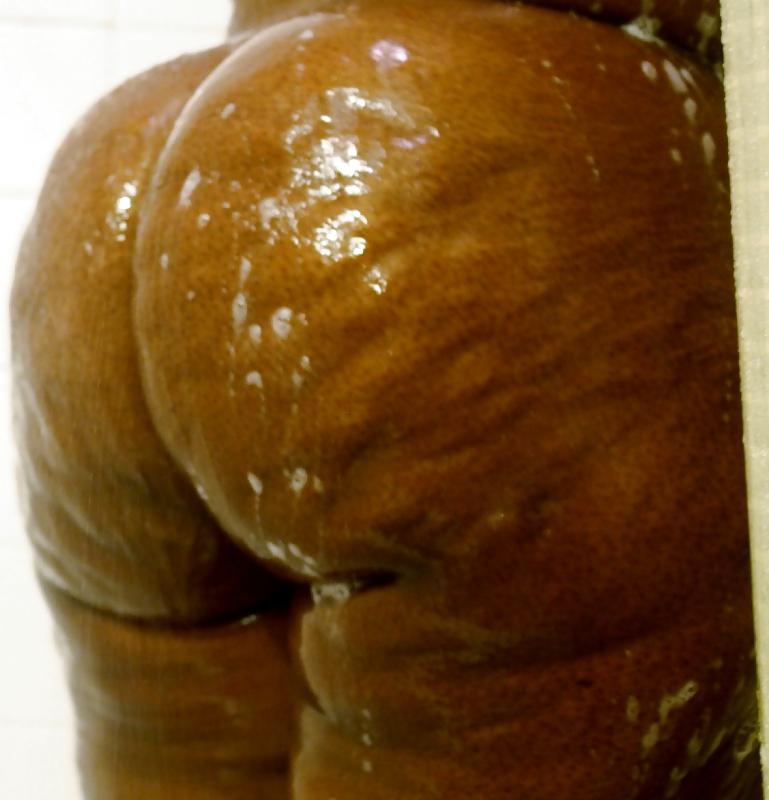 25P Thick Black MILF Washing Her Big Ass