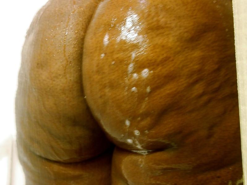 25P Thick Black MILF Washing Her Big Ass