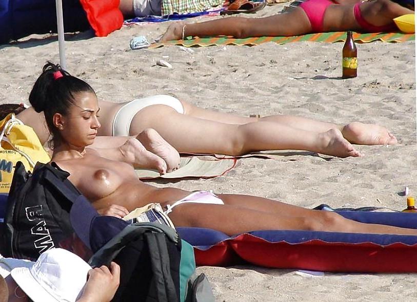25P Nudist Beach Fun