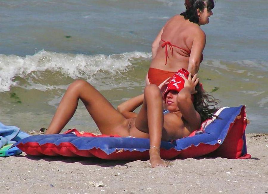 25P Nudist Beach Fun