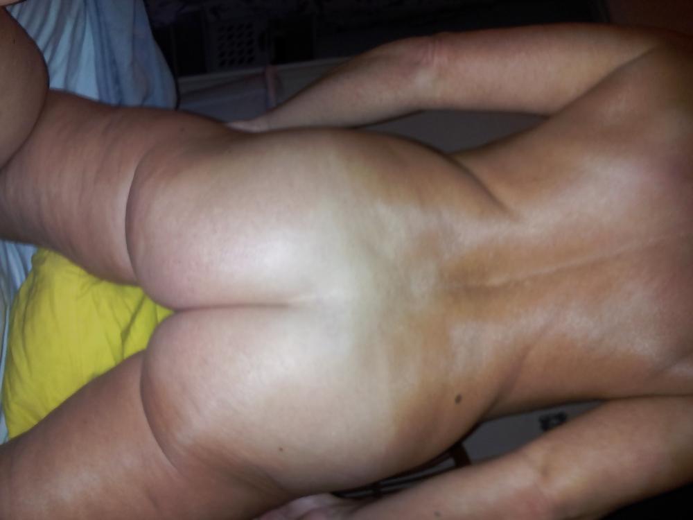 8P Wife round sexy ass and hairy pussy