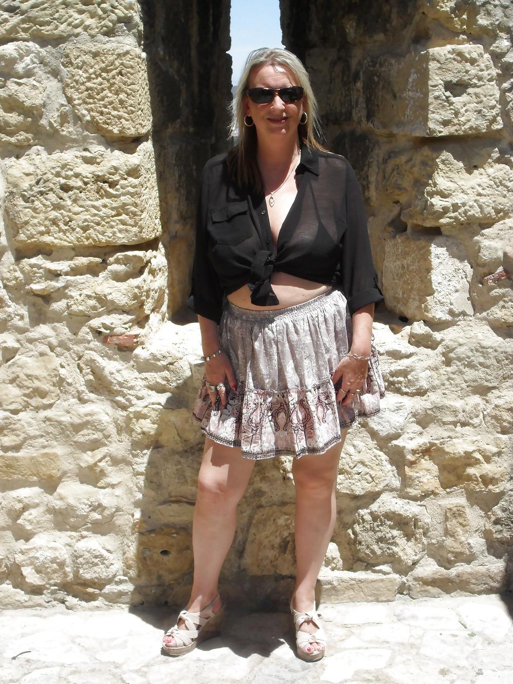 13P Mia flashing at a castle in lisbon