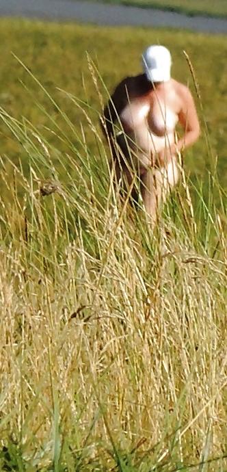 9P Sluts secretly photographed on the beach