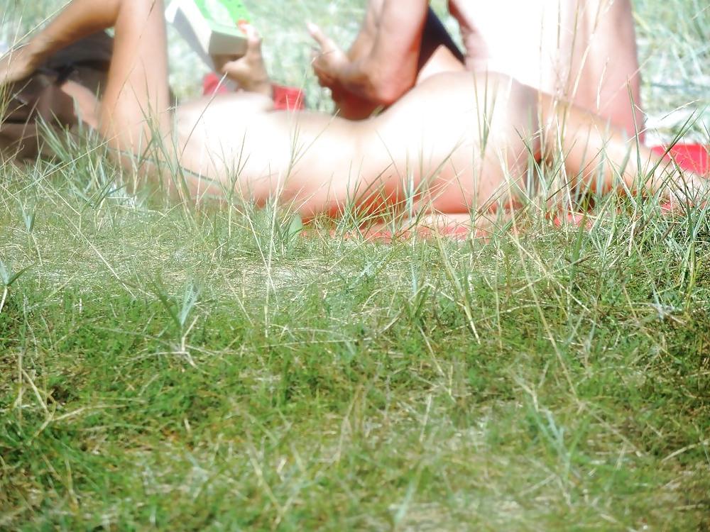 9P Sluts secretly photographed on the beach