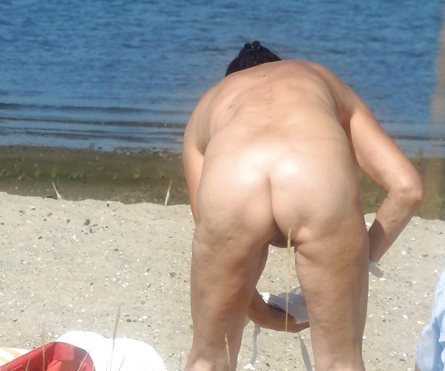 8P Secretly photographed naked on the beach