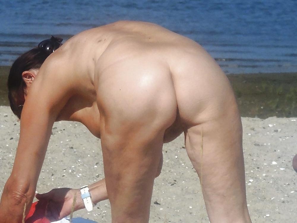 8P Secretly photographed naked on the beach