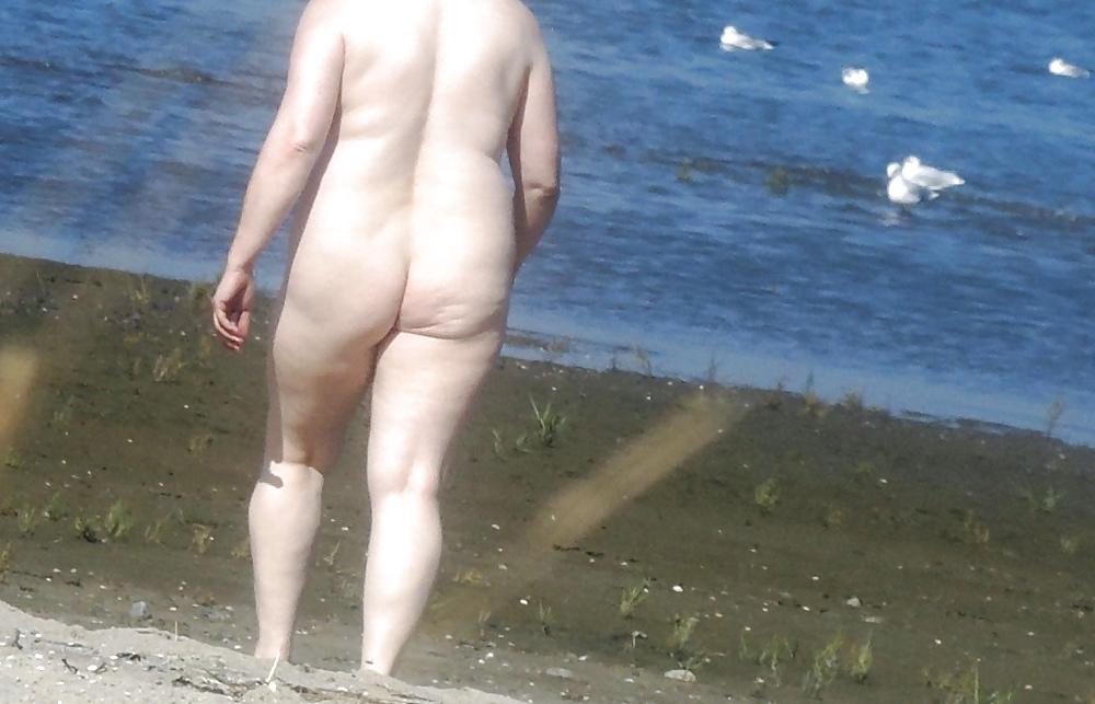 6P My whore naked on the beach yesterday