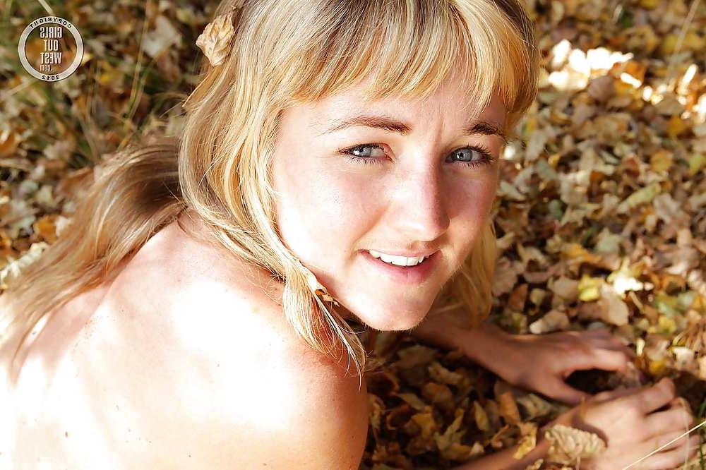 16P Nice blond hairy pussy