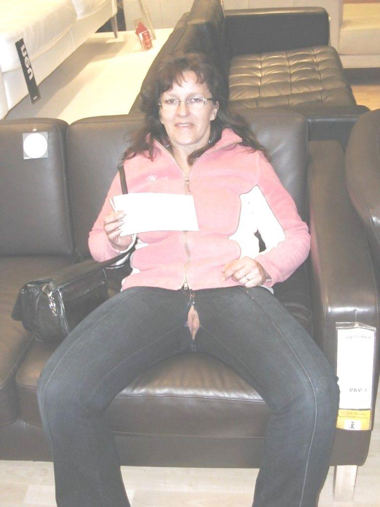 25P Shopping and flashing II ( store voyeur )