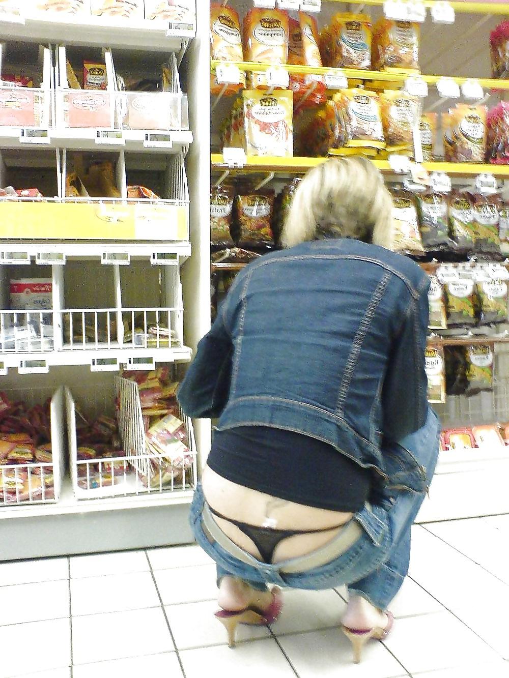 25P Shopping and flashing II ( store voyeur )