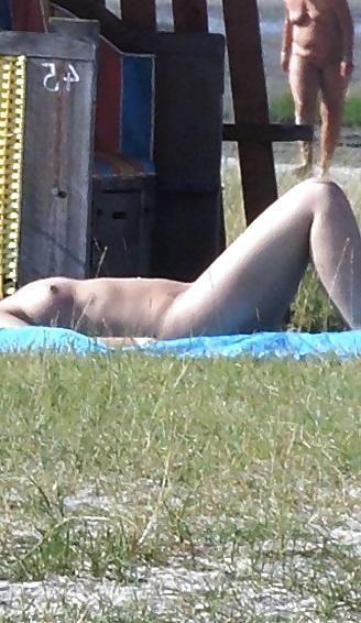 14P Sluts secretly photographed on the beach