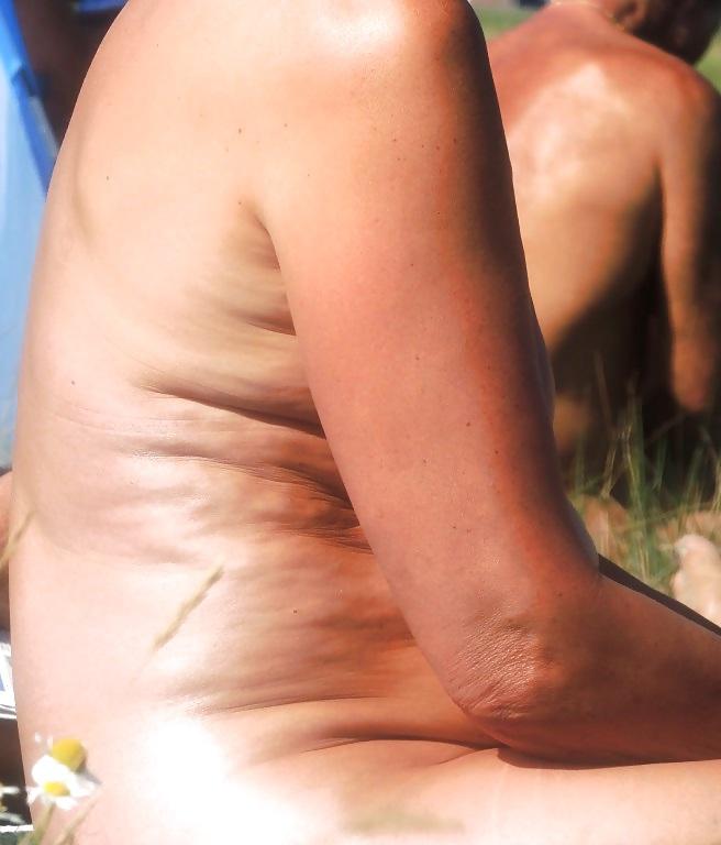 14P Sluts secretly photographed on the beach