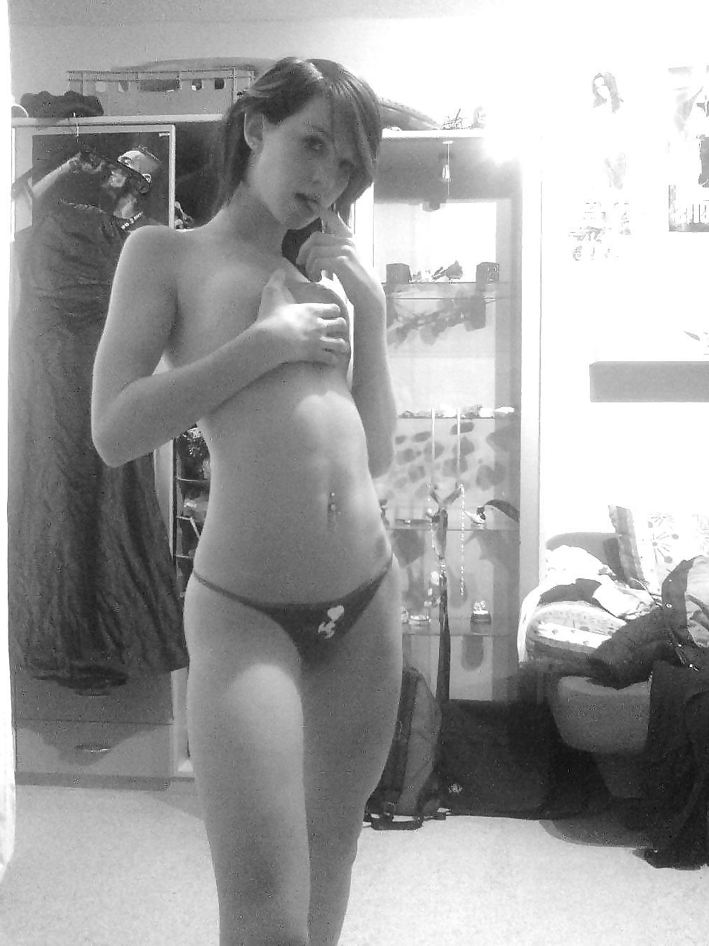 25P Random hot nylon girls!