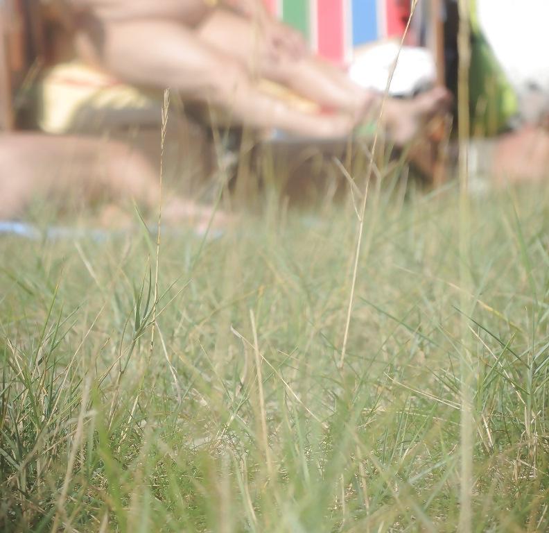 12P Secretly photographed on the beach