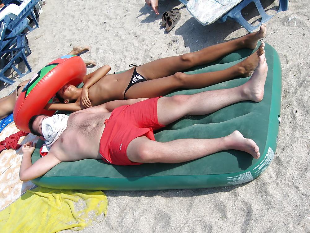 25P 2 Girls at Beach