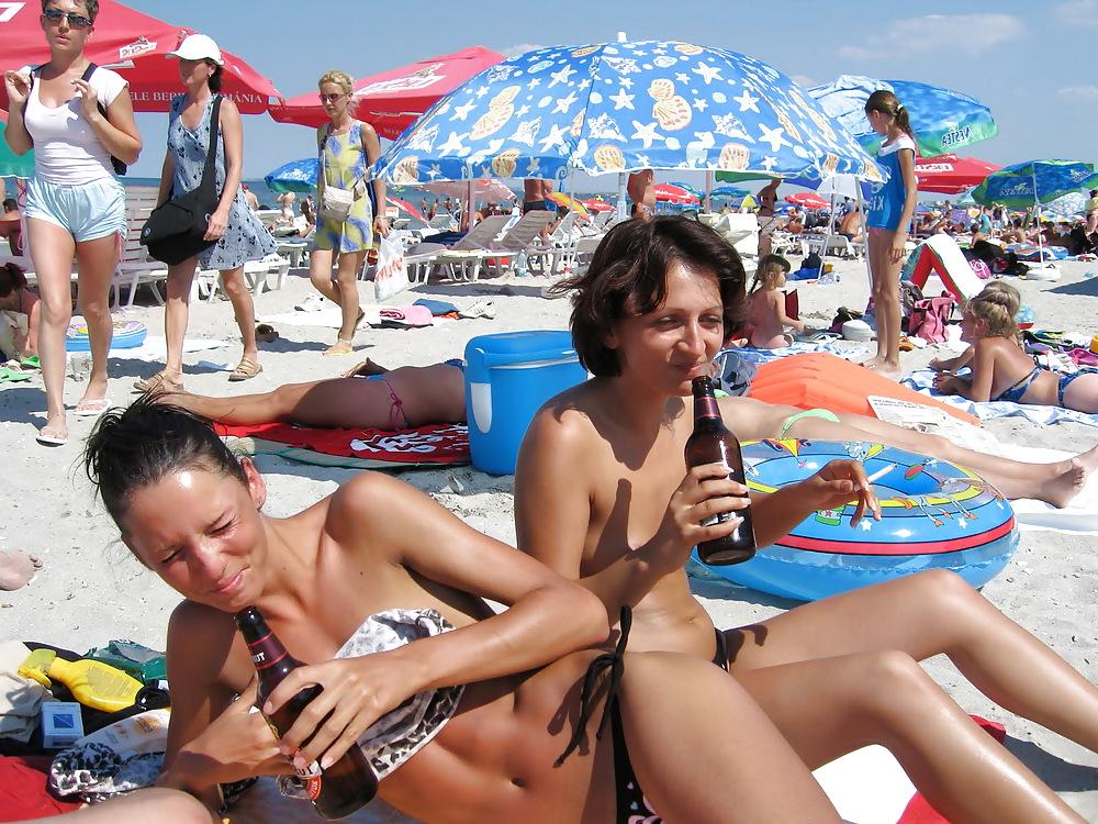 25P 2 Girls at Beach