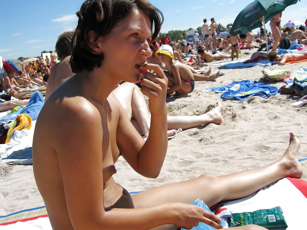 25P 2 Girls at Beach