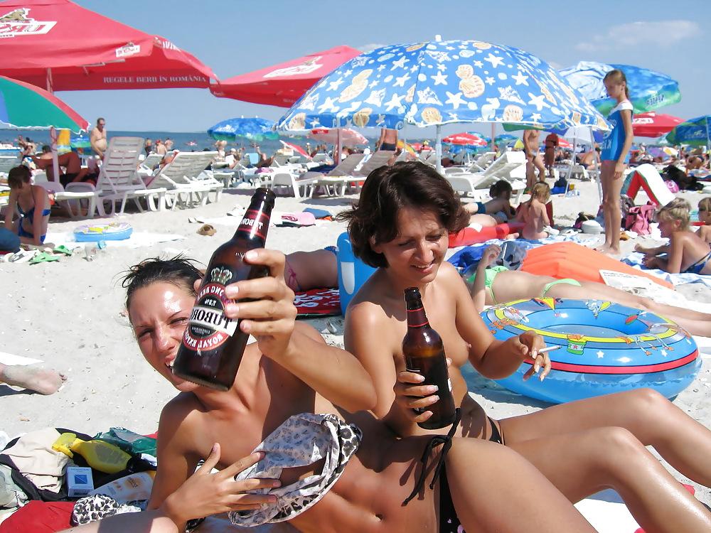 25P 2 Girls at Beach