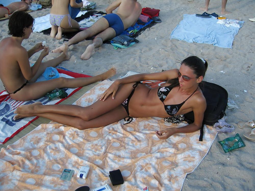 25P 2 Girls at Beach