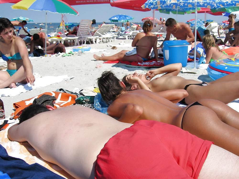 25P 2 Girls at Beach