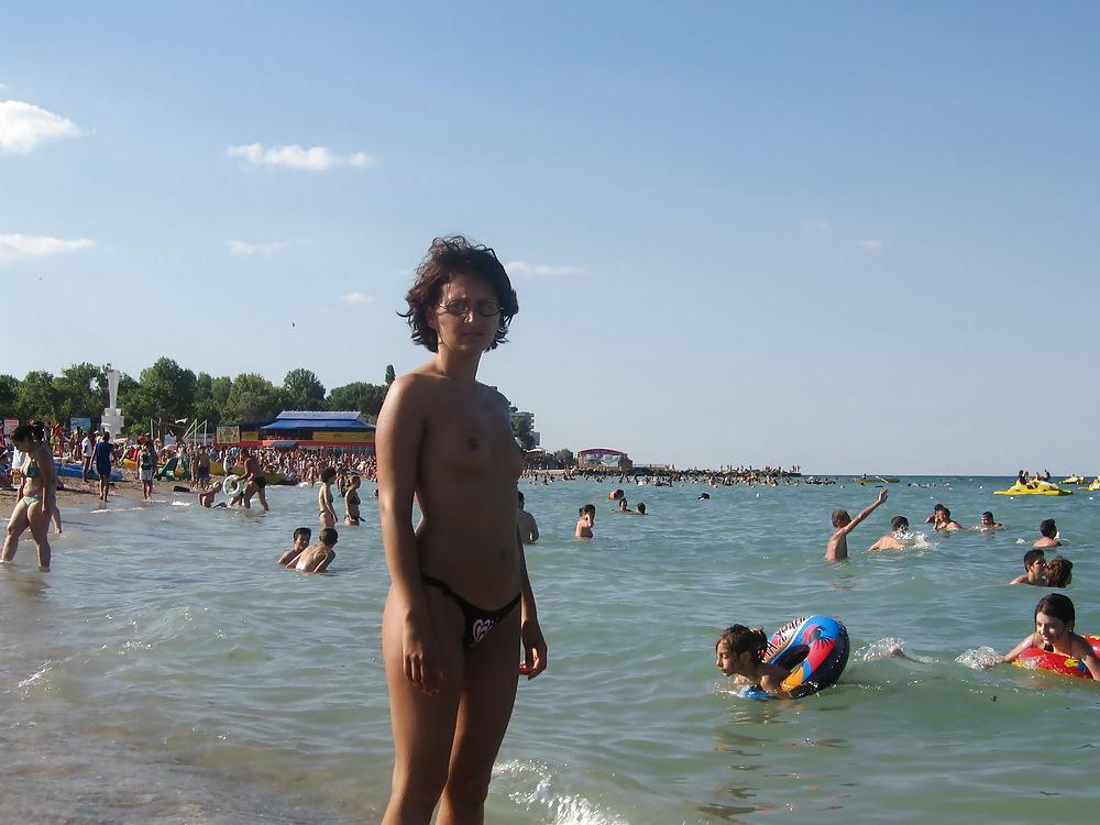 25P 2 Girls at Beach